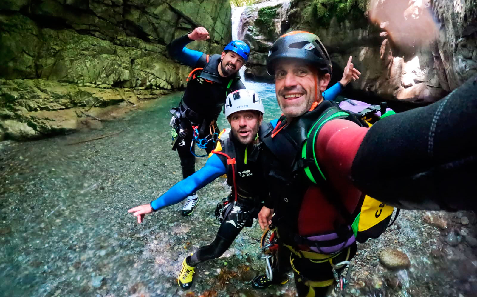 Monitores y guías de aventura en Cuenca Uña Aventura Cuenca