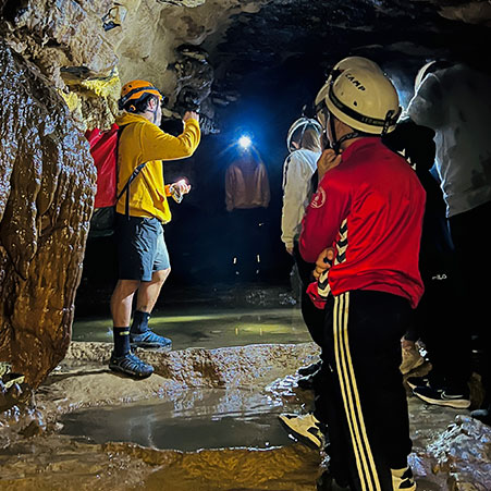 Uña Aventura | Espeleología | Cueva del Tío manolo