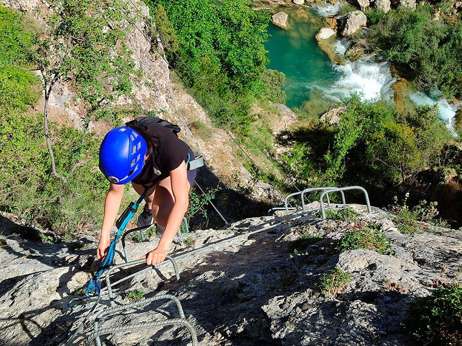Vía Ferrata del Ventano del Diablo (Cuenca) Uña Aventura