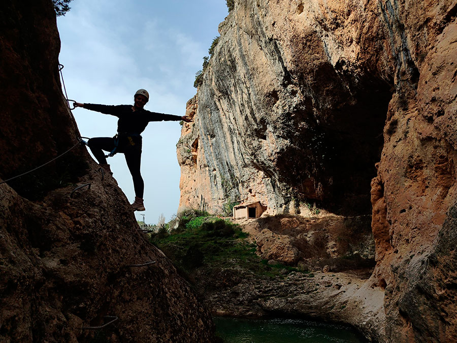 Vía Ferrata del Ventano del Diablo (Cuenca) Uña Aventura